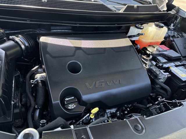Used 2023 Chevrolet Traverse RS FWD image 38