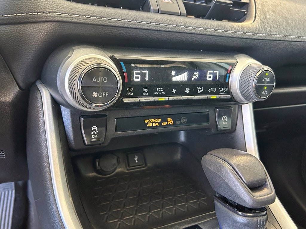 Used 2022 Toyota RAV4 XLE FWD image 38