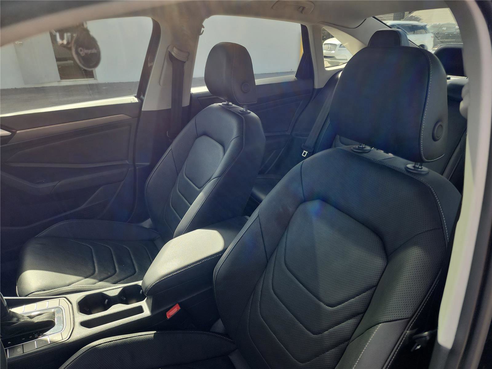 Used 2020 Volkswagen Jetta SEL Premium image 18