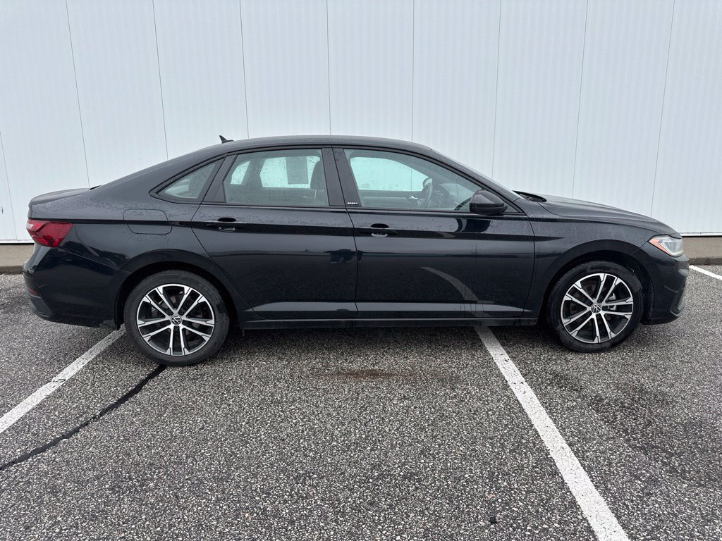 Used 2025 Volkswagen Jetta Sport FWD image 9