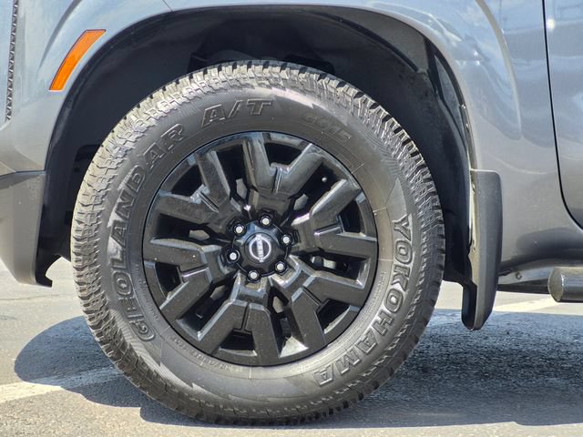 Used 2022 Nissan Frontier SV w/ Technology Package RWD image 11