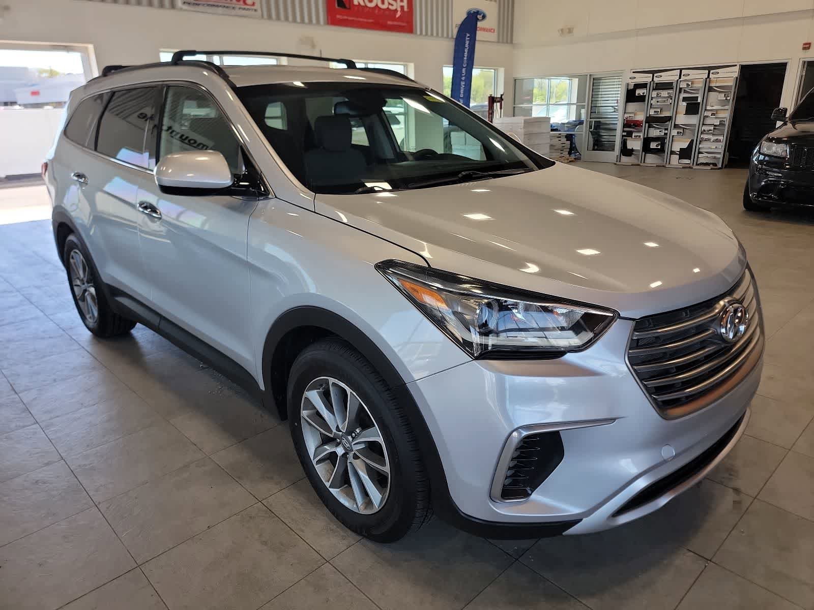 Used 2018 Hyundai Santa Fe SE w/ Cargo Package AWD/4WD image 3