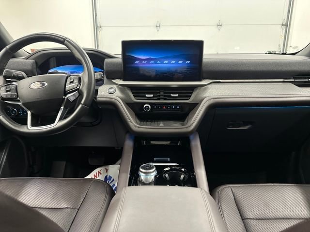 Certified 2025 Ford Explorer Platinum w/ LUX Leather Package image 15