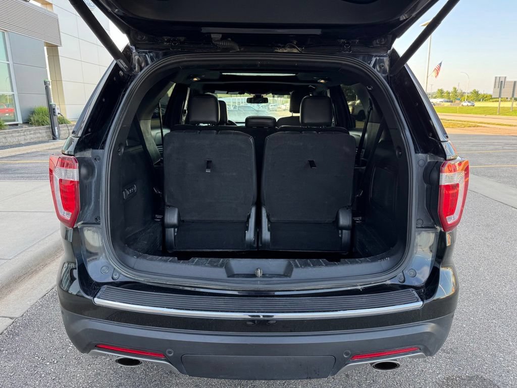Certified 2018 Ford Explorer Limited w/ Equipment Group 301A AWD/4WD image 43
