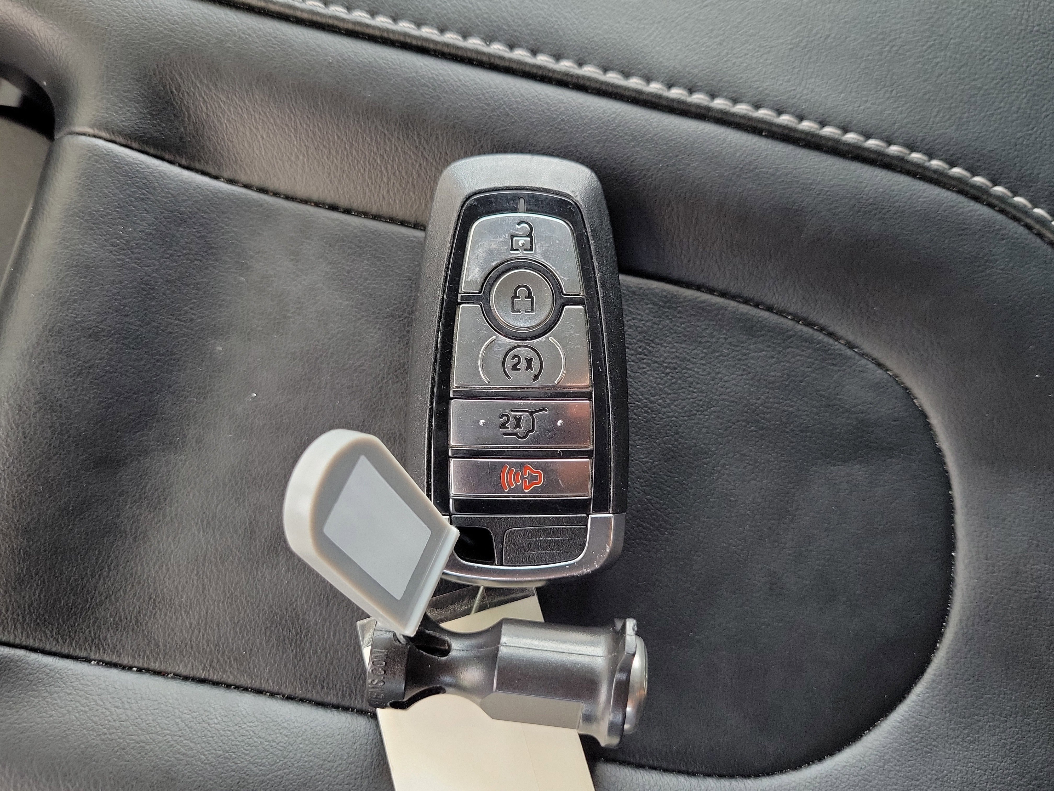 Certified 2025 Ford Expedition Platinum image 30