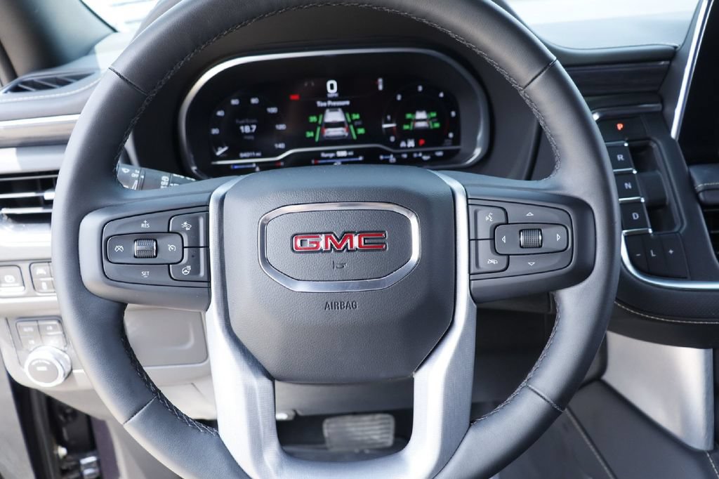 Used 2023 GMC Yukon XL SLT w/ SLT Luxury Package AWD/4WD image 6