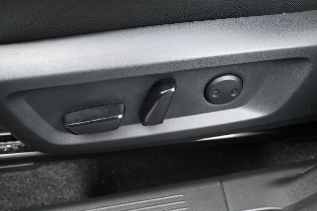 Used 2025 Nissan Rogue SV FWD image 12