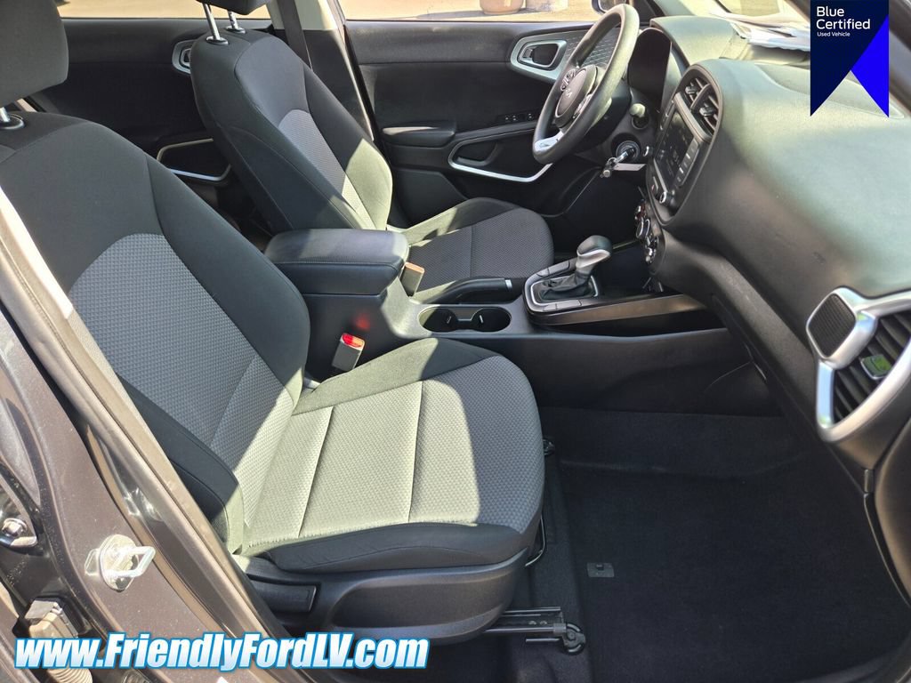 Used 2024 Kia Soul LX w/ Option Group 015 FWD image 16