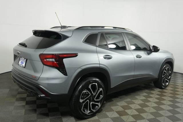 Used 2025 Chevrolet Trax RS w/ Driver Confidence Package FWD image 3