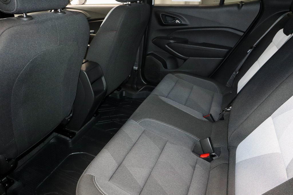 Used 2025 Chevrolet Trax RS w/ Driver Confidence Package image 21