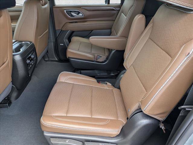 Used 2024 Chevrolet Suburban High Country RWD image 22