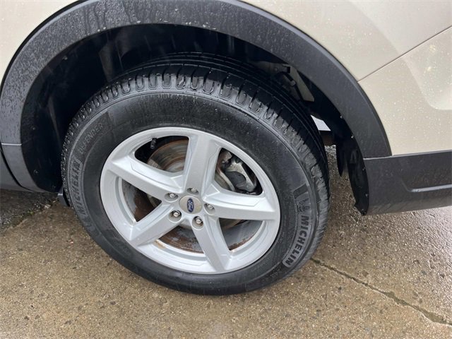 Certified 2018 Ford Explorer XLT w/ Equipment Group 202A image 11