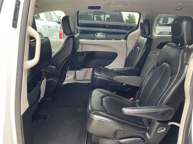 Used 2024 Chrysler Pacifica Touring-L FWD image 20