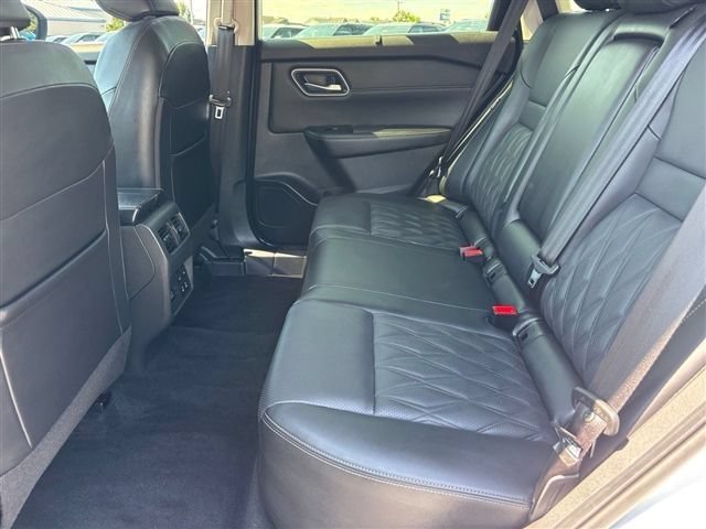 Used 2024 Nissan Rogue Platinum w/ Platinum Premium Package FWD image 18