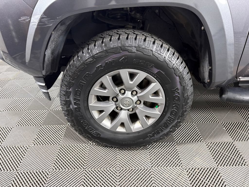 Used 2017 Toyota Tacoma SR5 w/ Tow Package AWD/4WD image 11