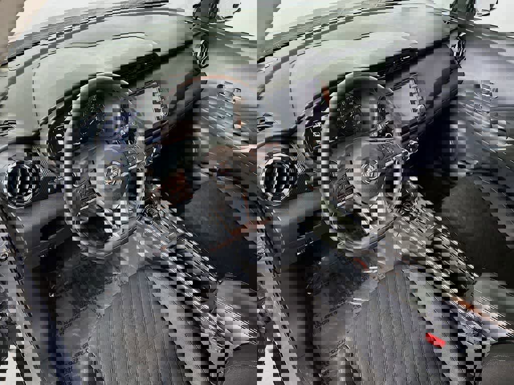 Used 2023 Nissan Kicks SV image 9