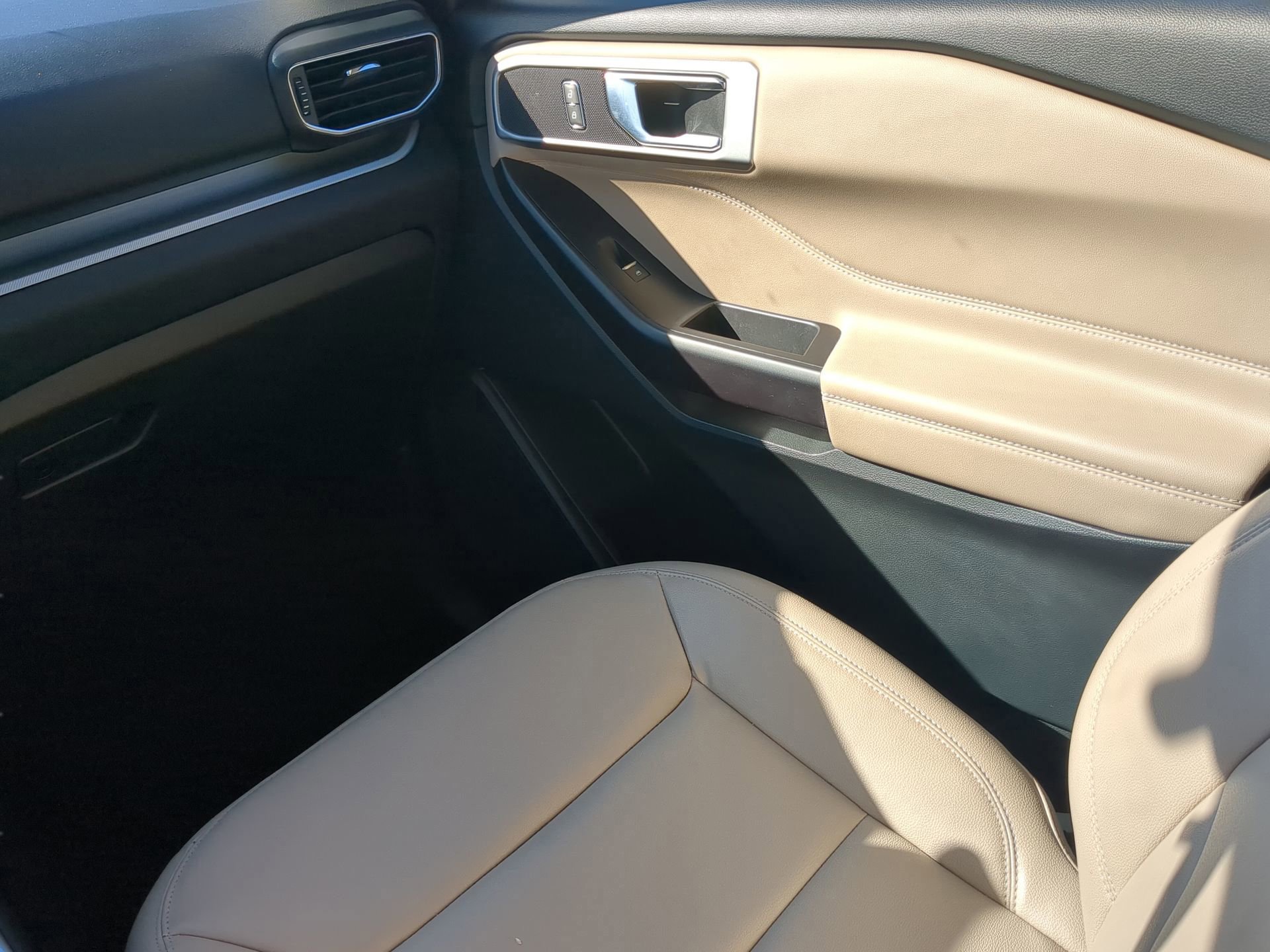 Certified 2020 Ford Explorer XLT w/ Equipment Group 202A image 46