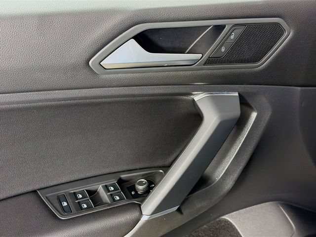 Used 2020 Volkswagen Tiguan SE AWD/4WD image 21