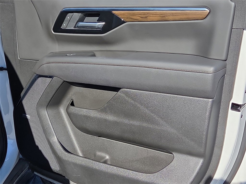 Used 2025 Chevrolet Tahoe High Country image 15