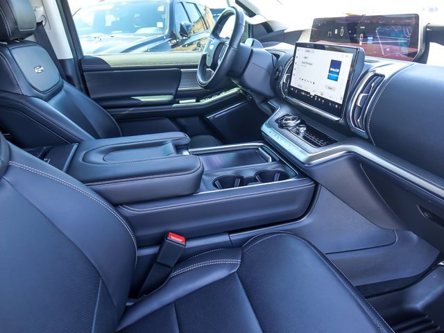 Certified 2025 Ford Expedition Platinum w/ Driver's Package AWD/4WD image 28