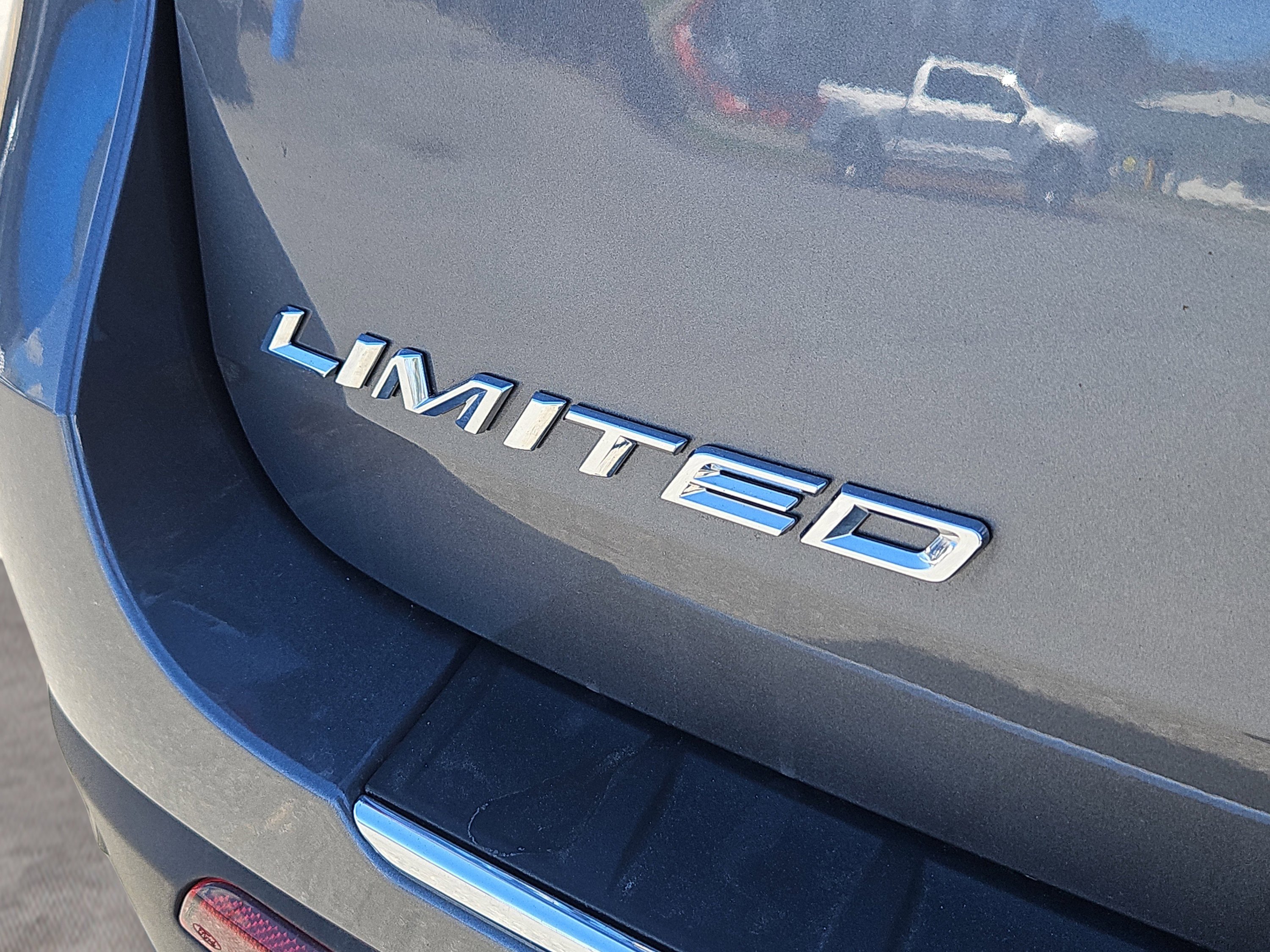 Certified 2022 Ford Explorer Limited w/ Limited Technology Package AWD/4WD image 5