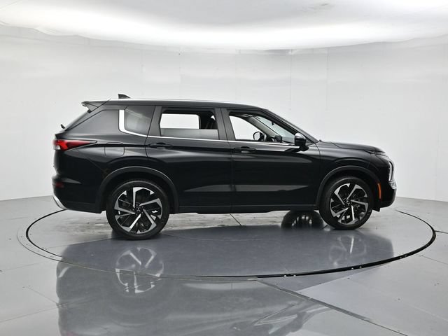 Used 2024 Mitsubishi Outlander SE AWD/4WD image 2