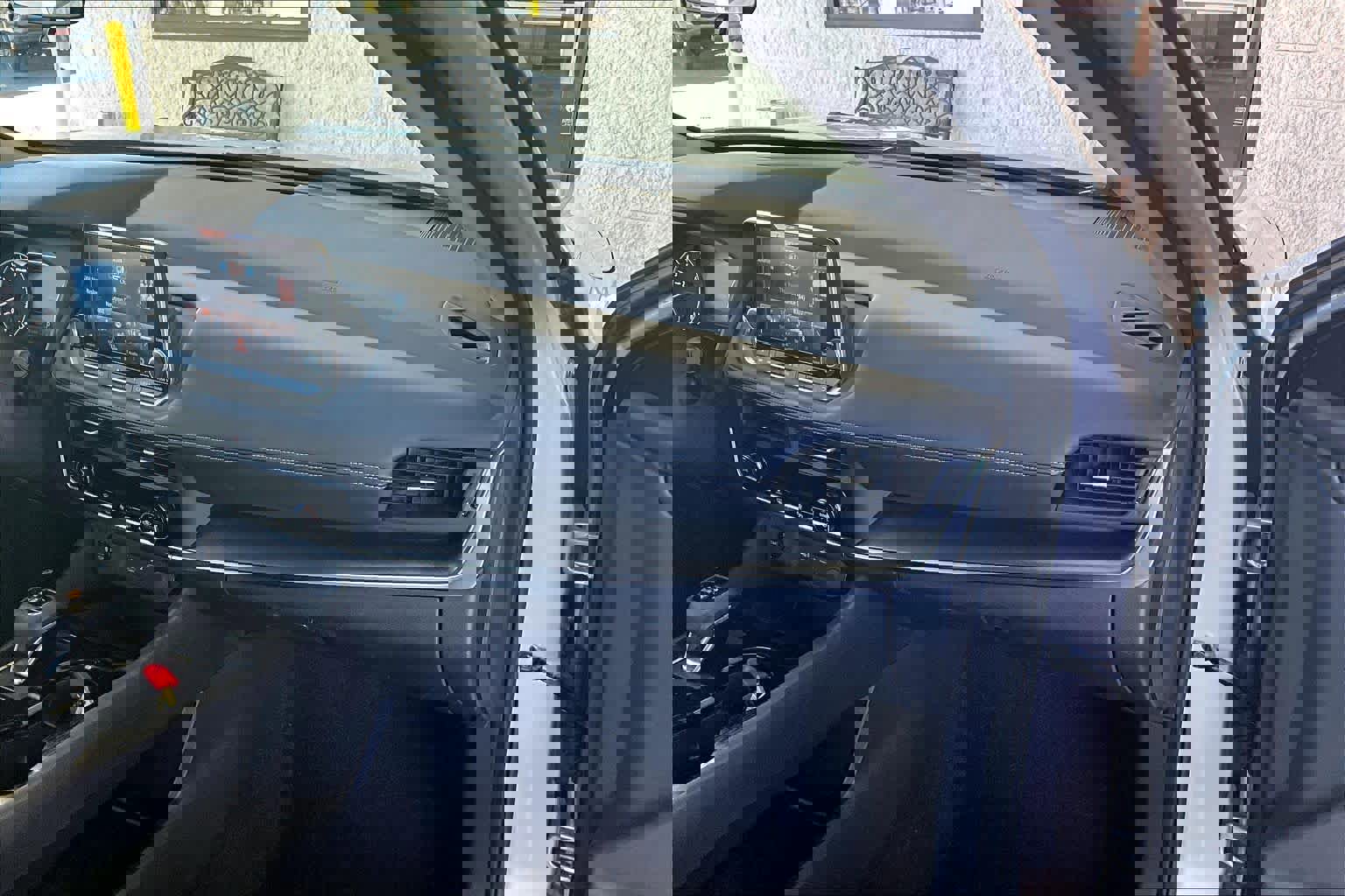 Used 2025 Nissan Rogue SV image 16