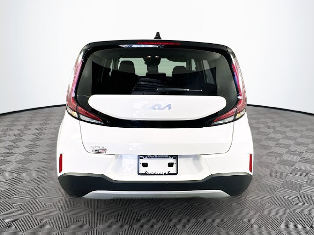 Used 2025 Kia Soul LX w/ LX Technology Package FWD image 11