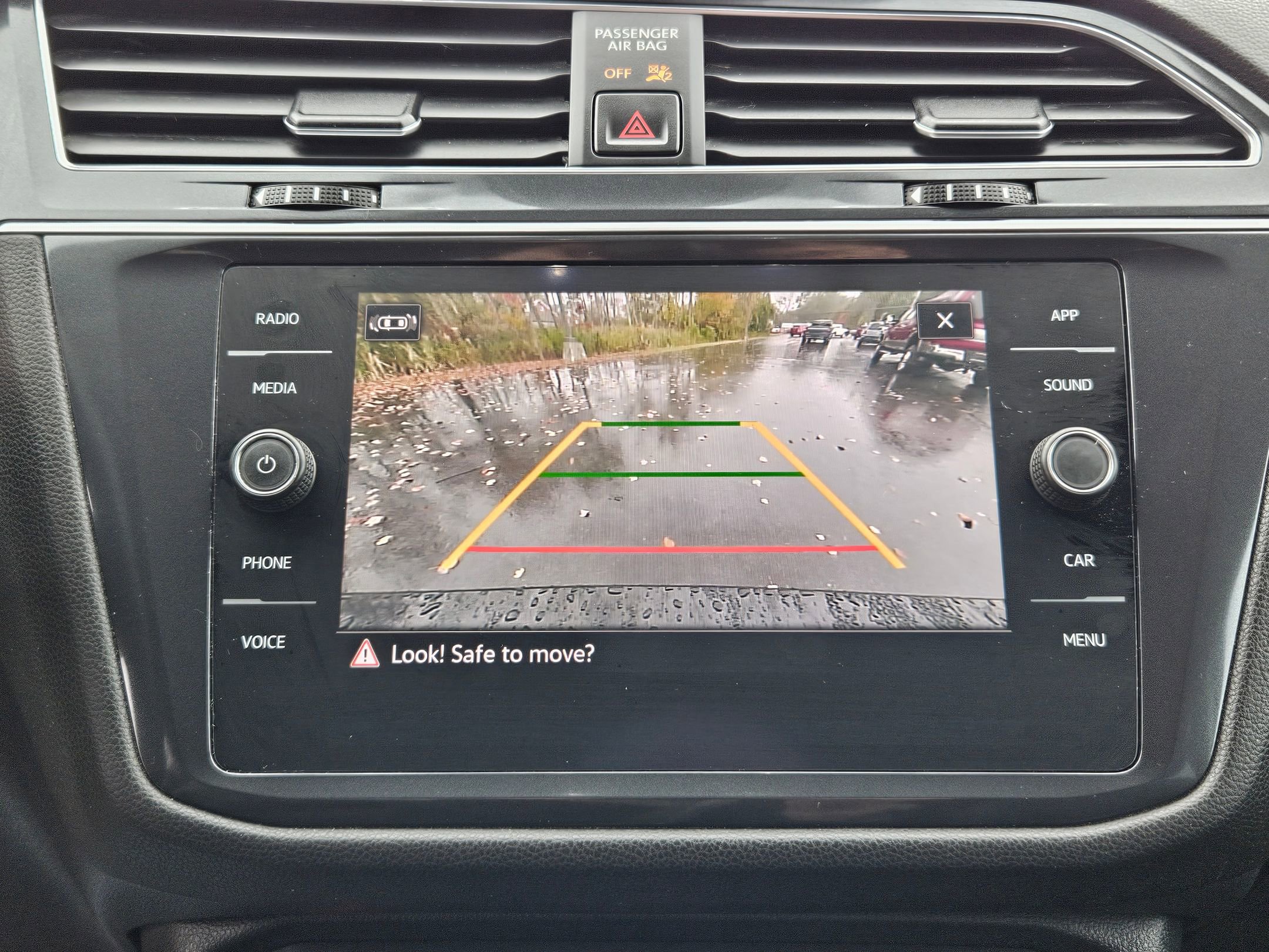 Used 2022 Volkswagen Tiguan SE image 15