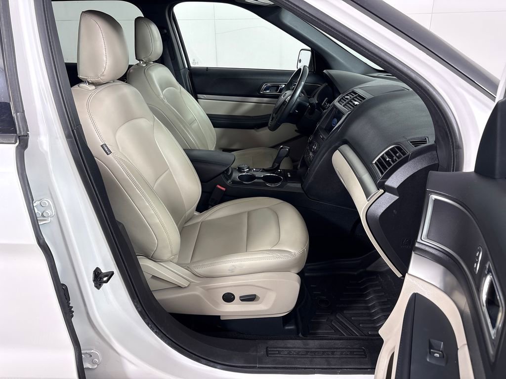 Certified 2019 Ford Explorer XLT w/ Equipment Group 202A AWD/4WD image 6