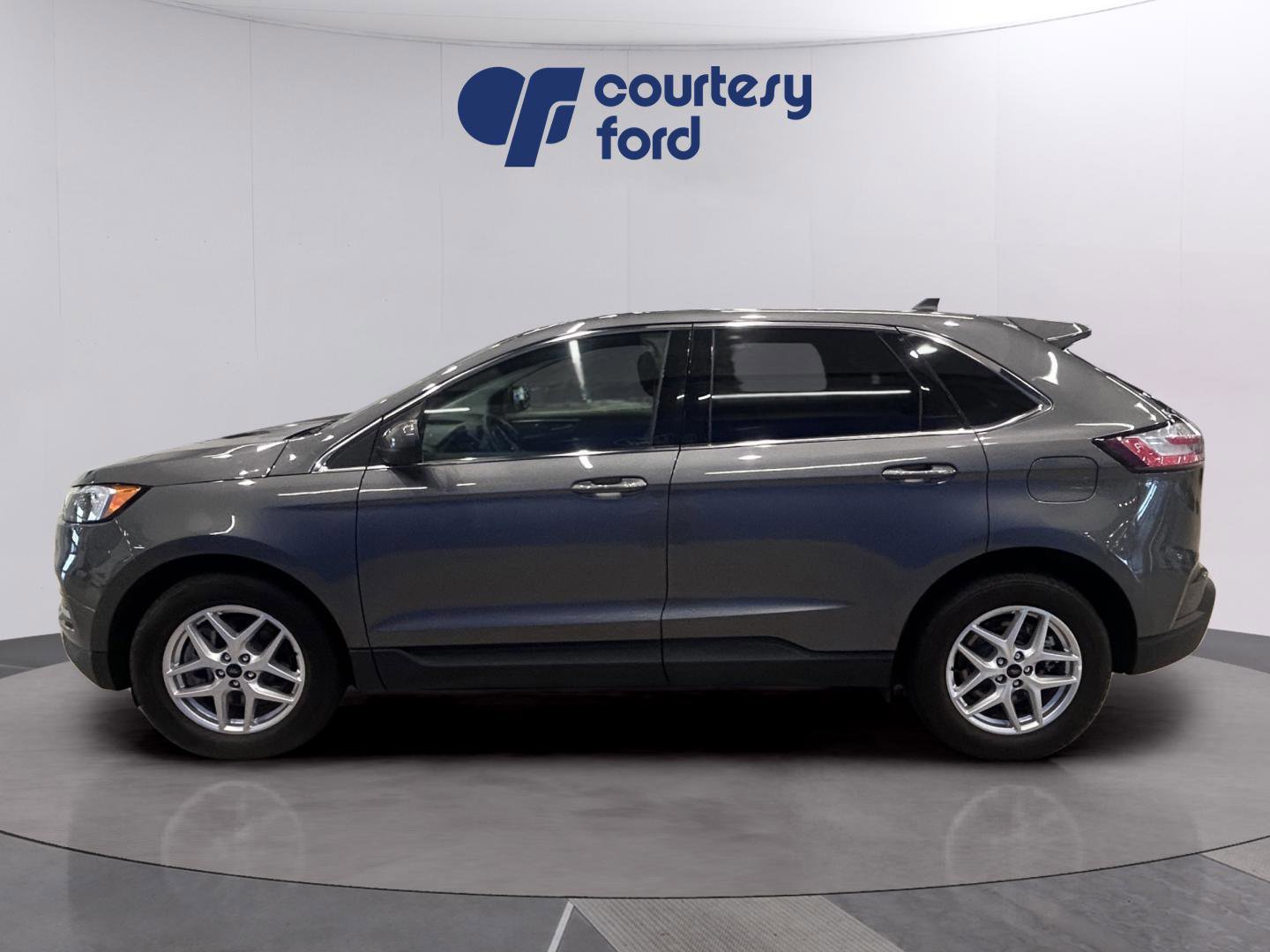 Certified 2024 Ford Edge SEL image 2