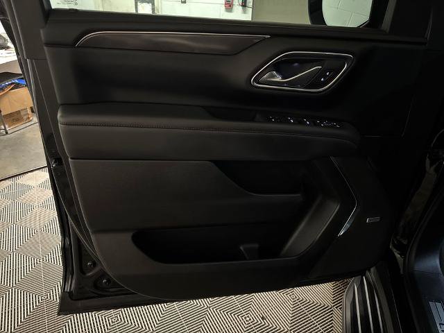 Used 2023 Chevrolet Suburban RST w/ Sport Performance Package AWD/4WD image 17