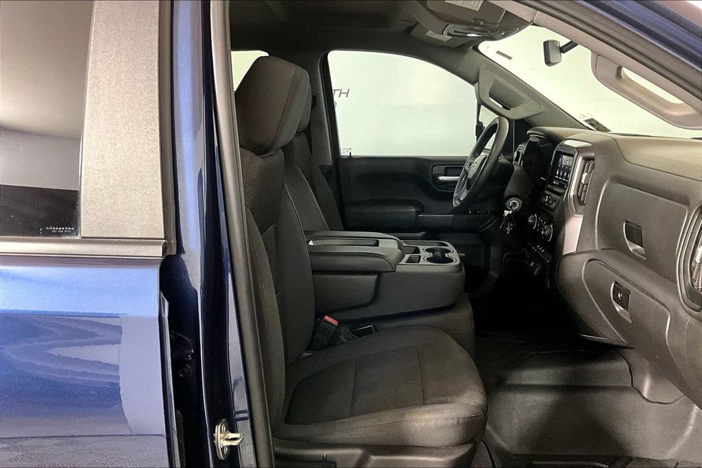Used 2019 Chevrolet Silverado 1500 Custom w/ Custom Max Trailering Package AWD/4WD image 5