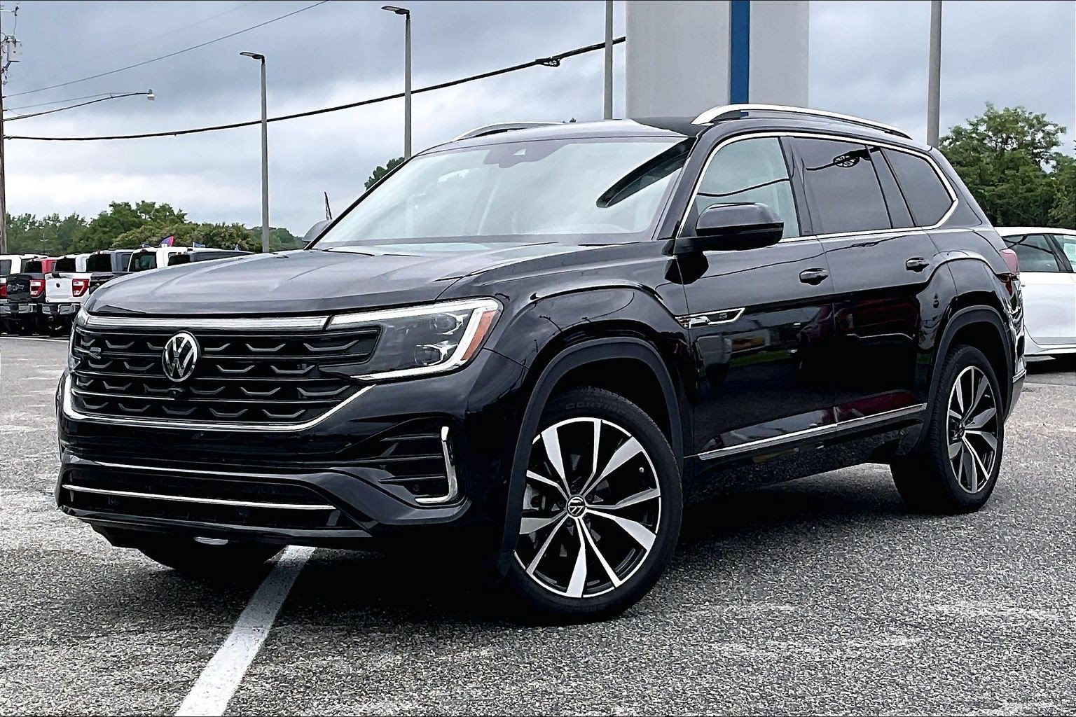 Used 2025 Volkswagen Atlas SEL Premium R-Line AWD/4WD image 3