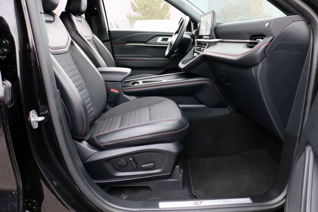 Certified 2025 Ford Explorer ST-Line image 34