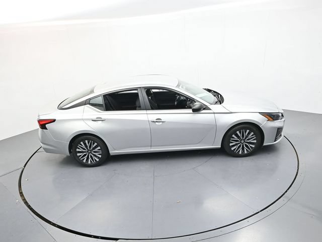Used 2024 Nissan Altima 2.5 SV FWD image 40