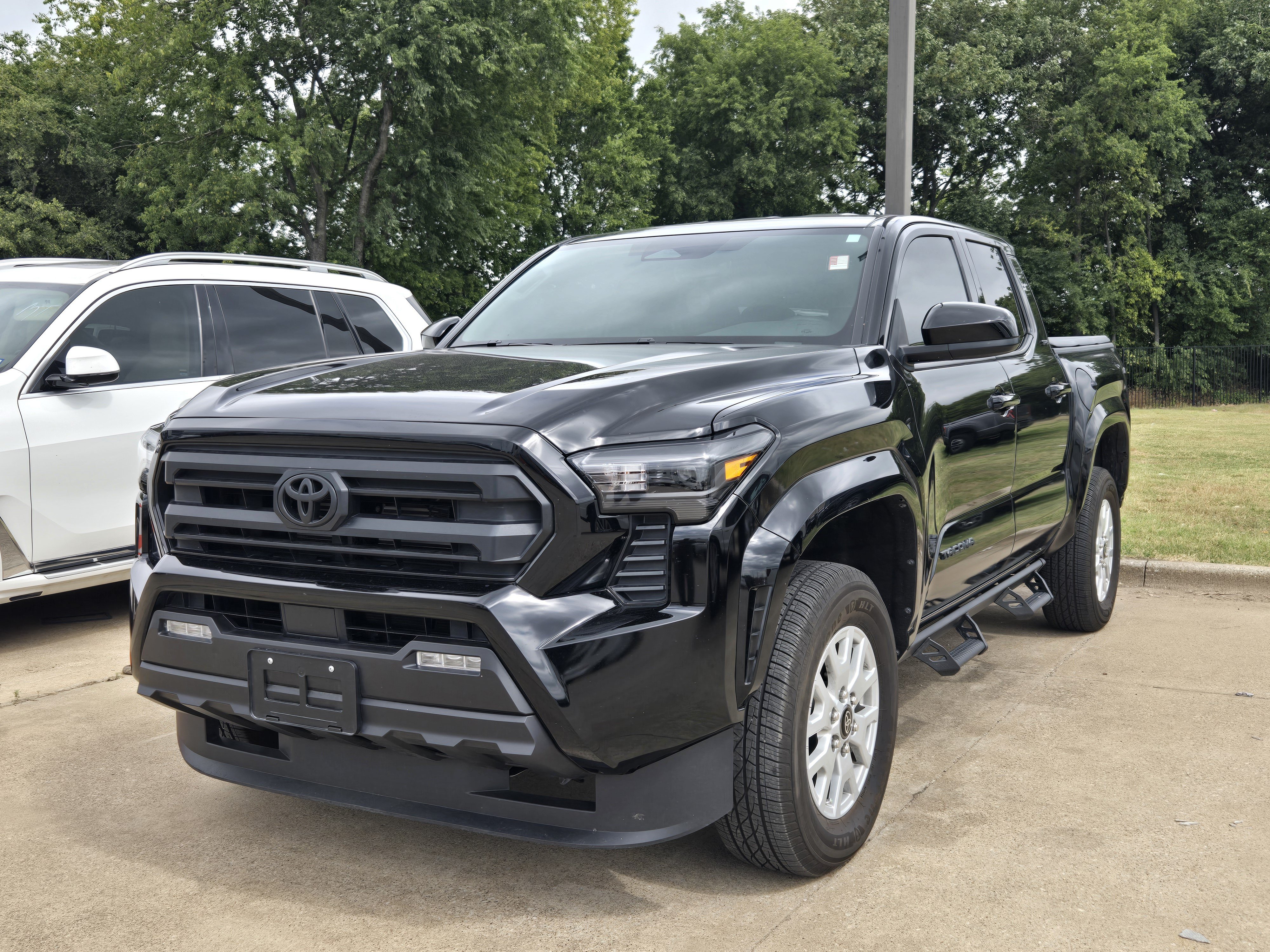 Used 2025 Toyota Tacoma SR5 AWD/4WD image 3