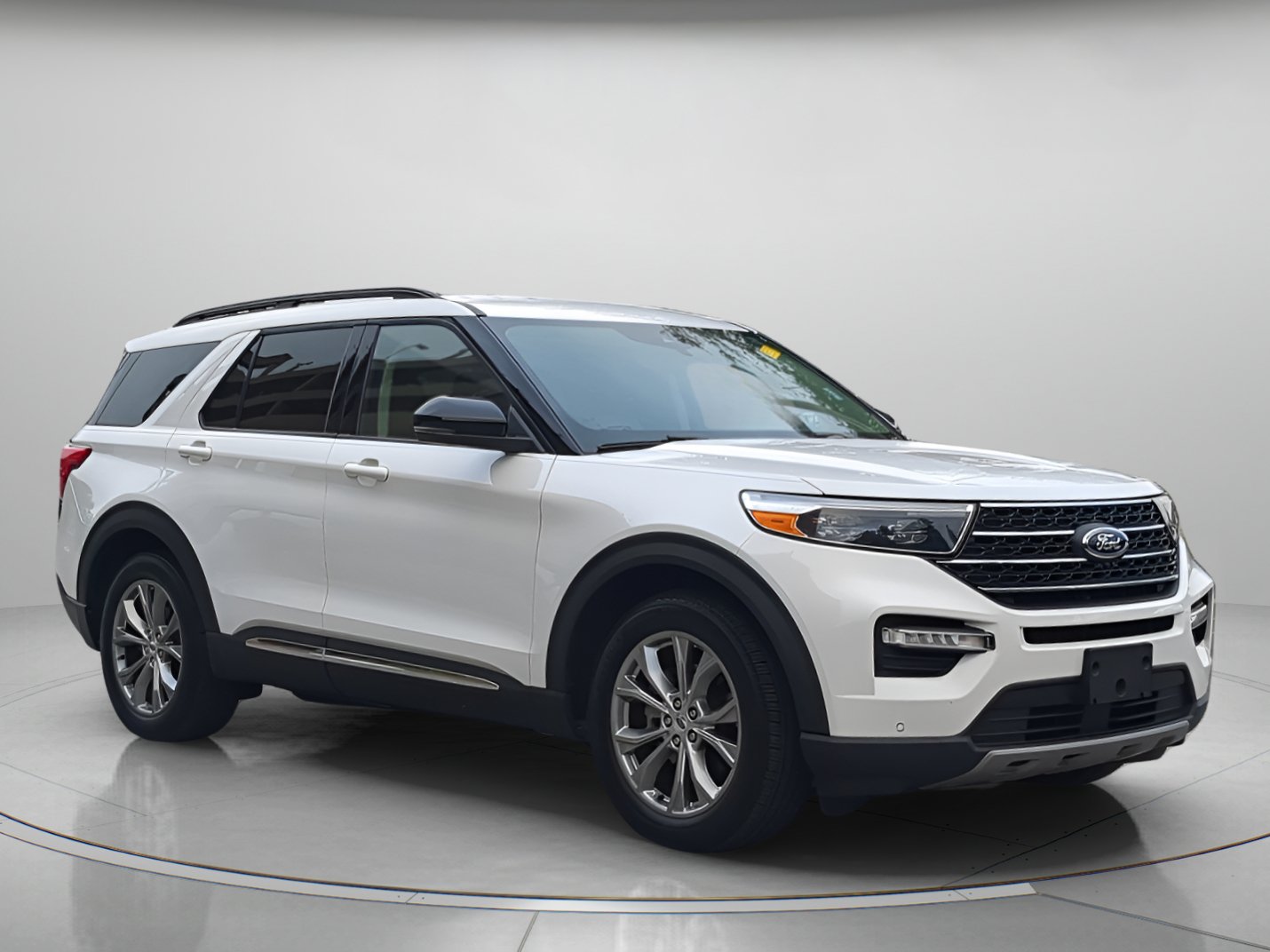 Certified 2023 Ford Explorer XLT w/ Equipment Group 202A RWD image 38