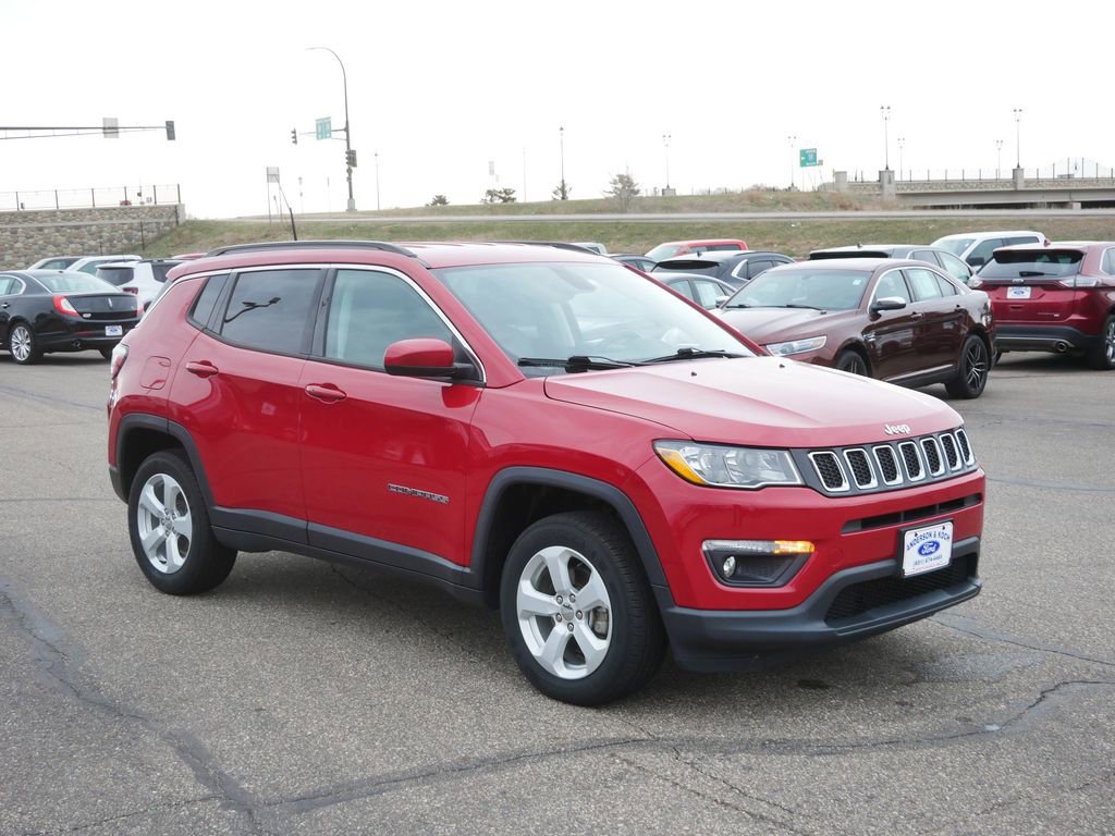 Used 2018 Jeep Compass Latitude w/ Cold Weather Group AWD/4WD image 3