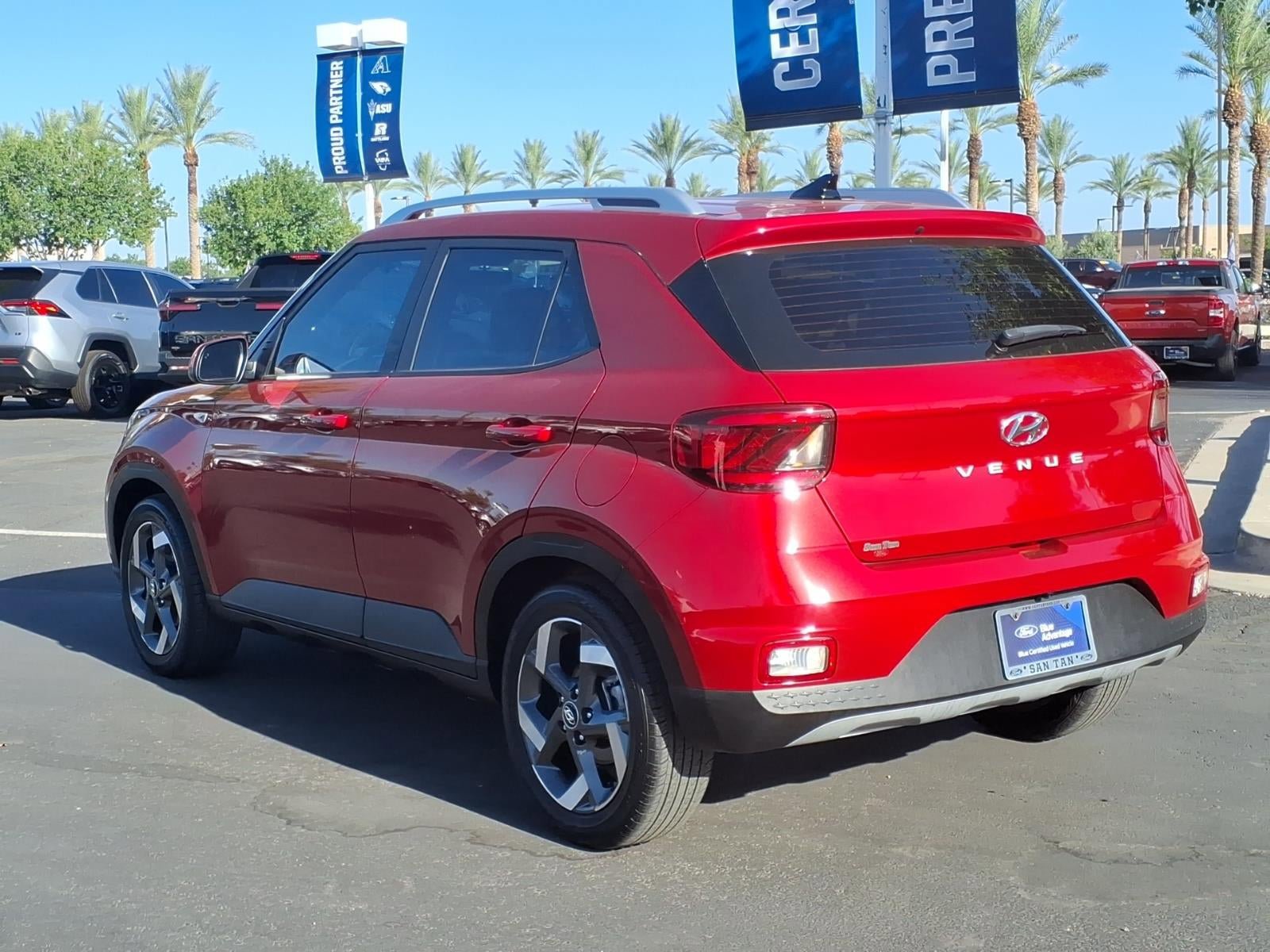 Used 2022 Hyundai Venue Limited FWD image 6