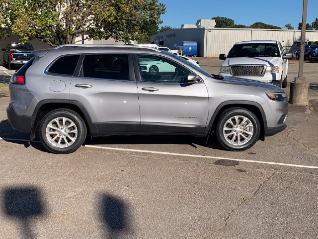 Used 2019 Jeep Cherokee Latitude w/ Trailer Tow Group FWD image 4