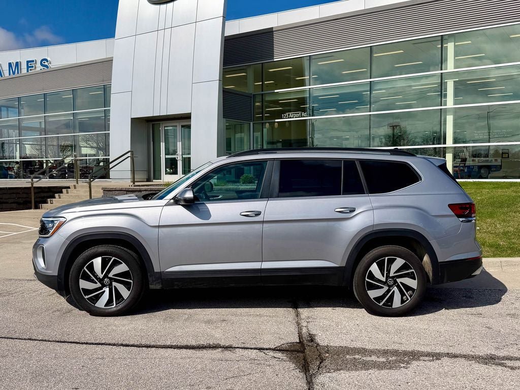 Used 2025 Volkswagen Atlas SE AWD/4WD image 5
