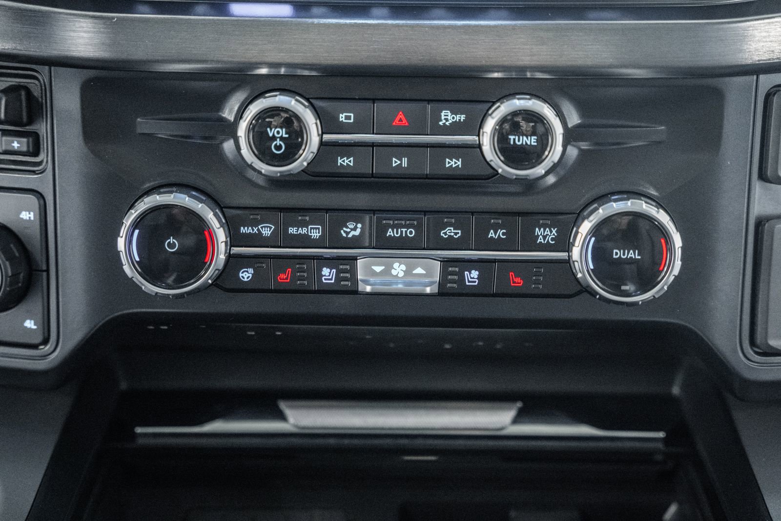 Certified 2025 Ford F250 Lariat w/ Black Appearance Package image 29