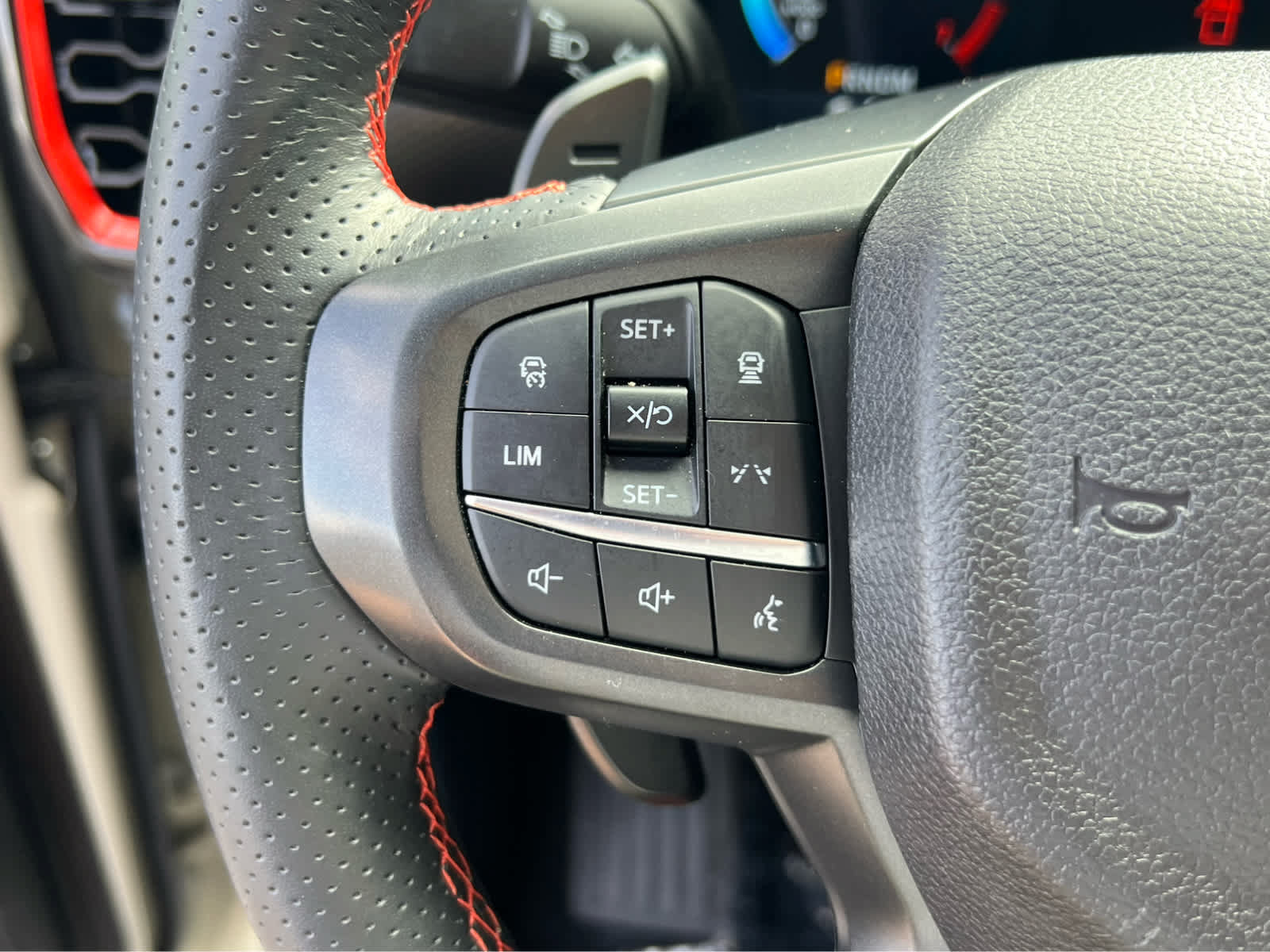 Certified 2025 Ford Ranger Raptor AWD/4WD image 33