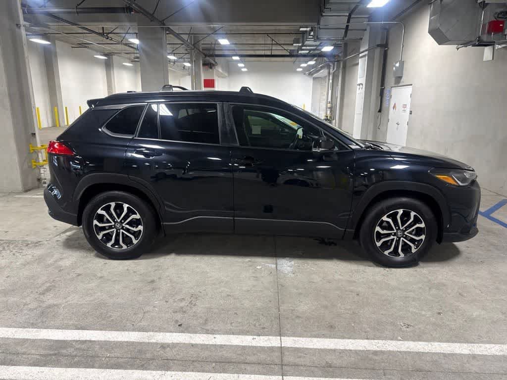 Used 2025 Toyota Corolla Cross AWD Hybrid w/ Moonroof Package image 6