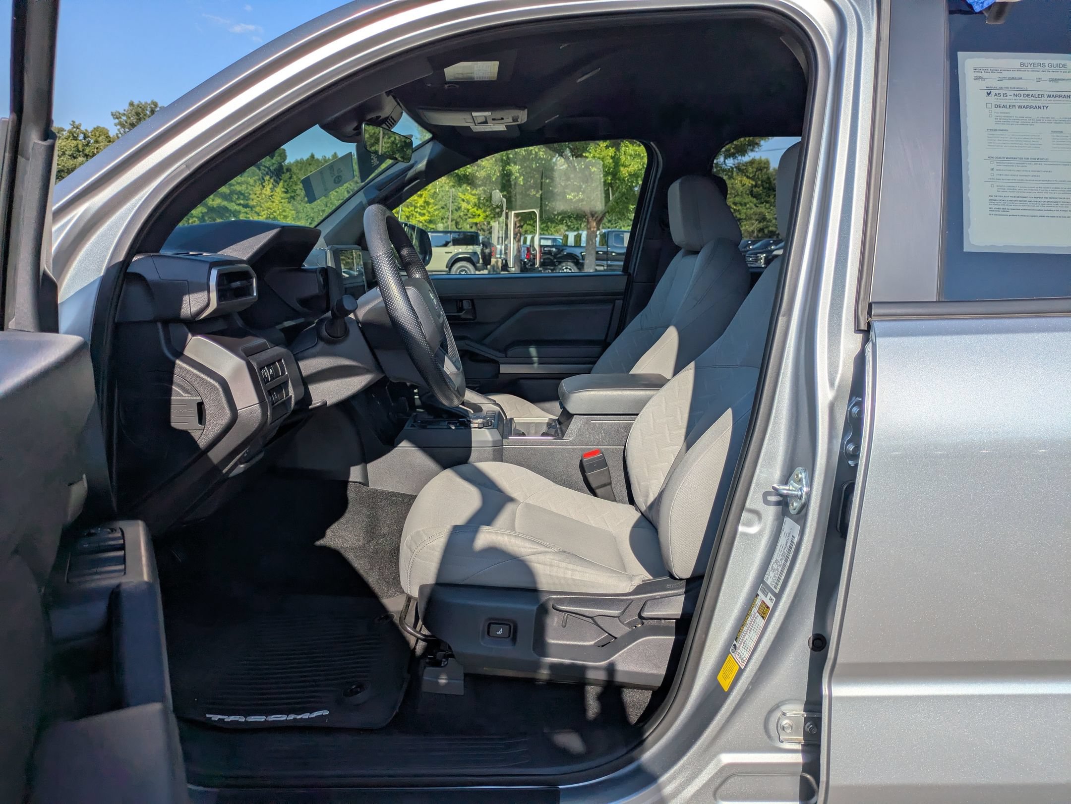 Used 2025 Toyota Tacoma SR5 AWD/4WD image 12
