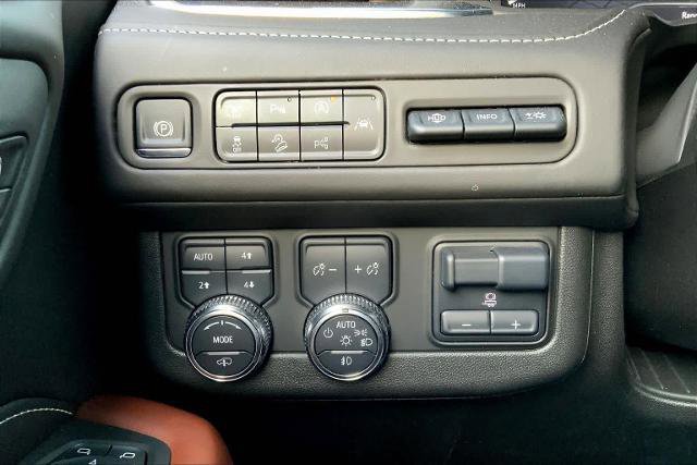 Used 2024 GMC Yukon Denali Ultimate image 33