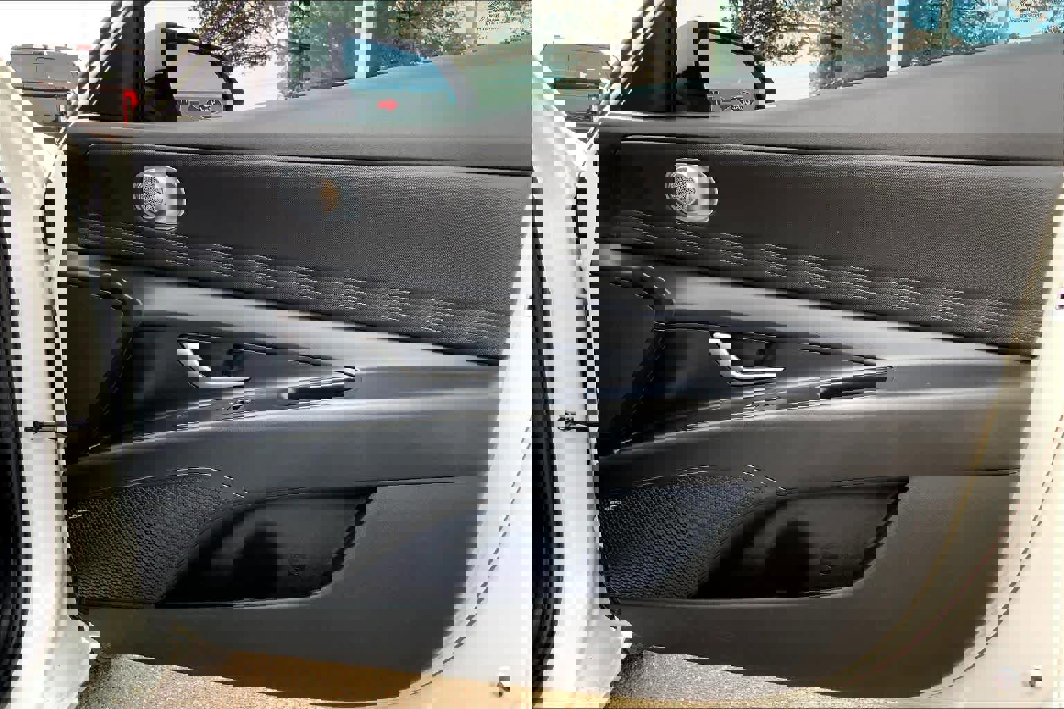 Used 2023 Hyundai Elantra Limited image 22