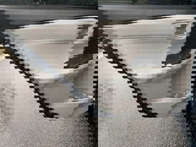 Used 2017 Toyota Camry XLE image 13