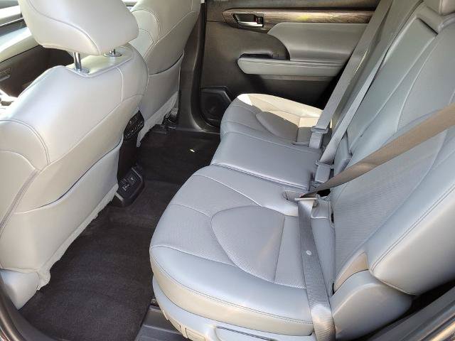Used 2023 Toyota Highlander Limited AWD/4WD image 12